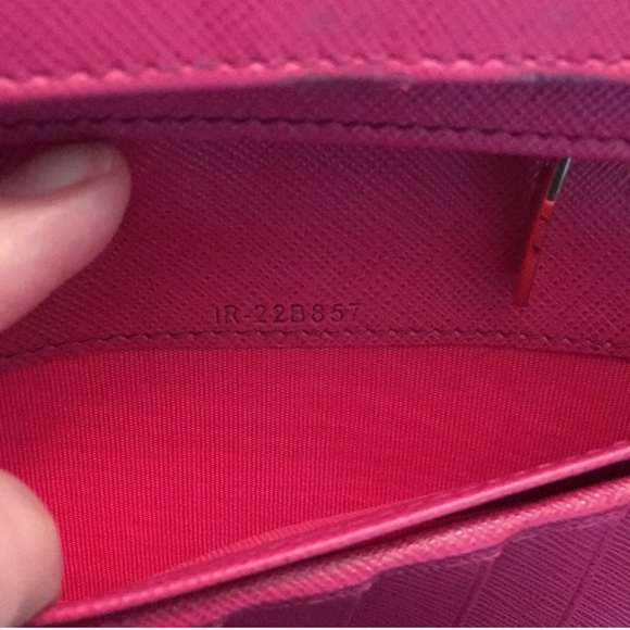 Ferragamo Salvatore Fushia/Hot Pink Long Wallet - Picture 3 of 13